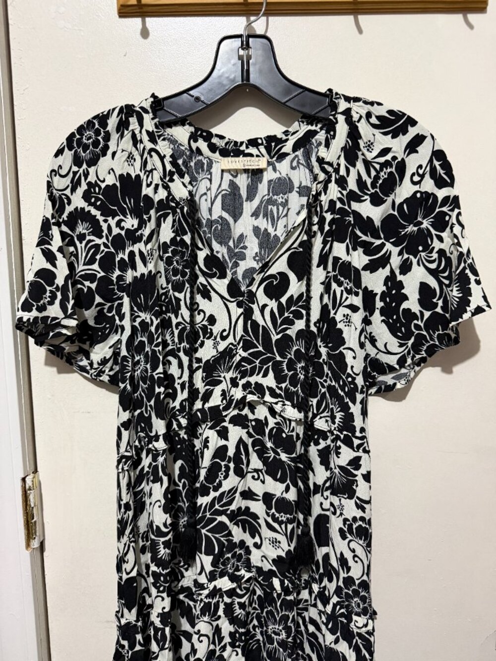 LOVESTITCH Black White Floral Flutter Sleeve Tiered Midi Dress Small - Picture 3 of 15